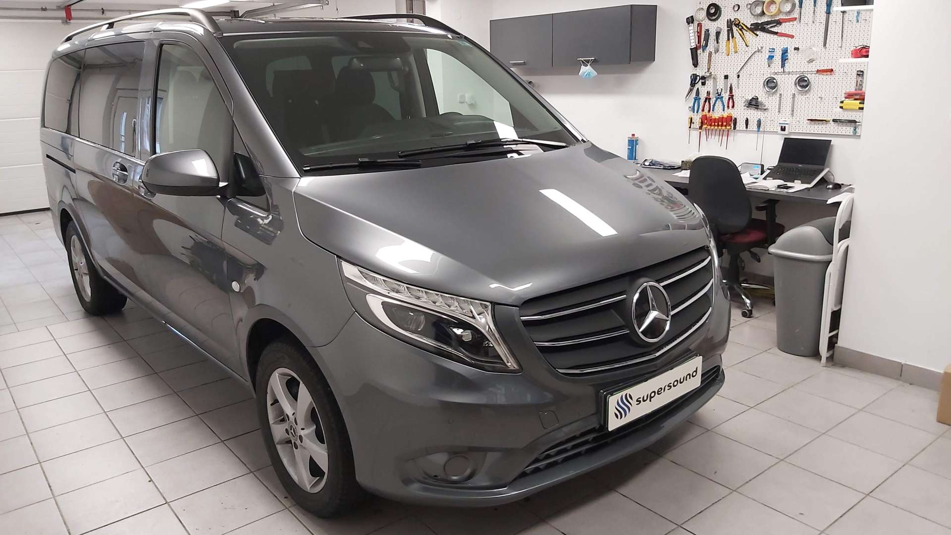 Mercedes Vito (2020): 2x parkirni senzorji z LED prikazovalnikom 1