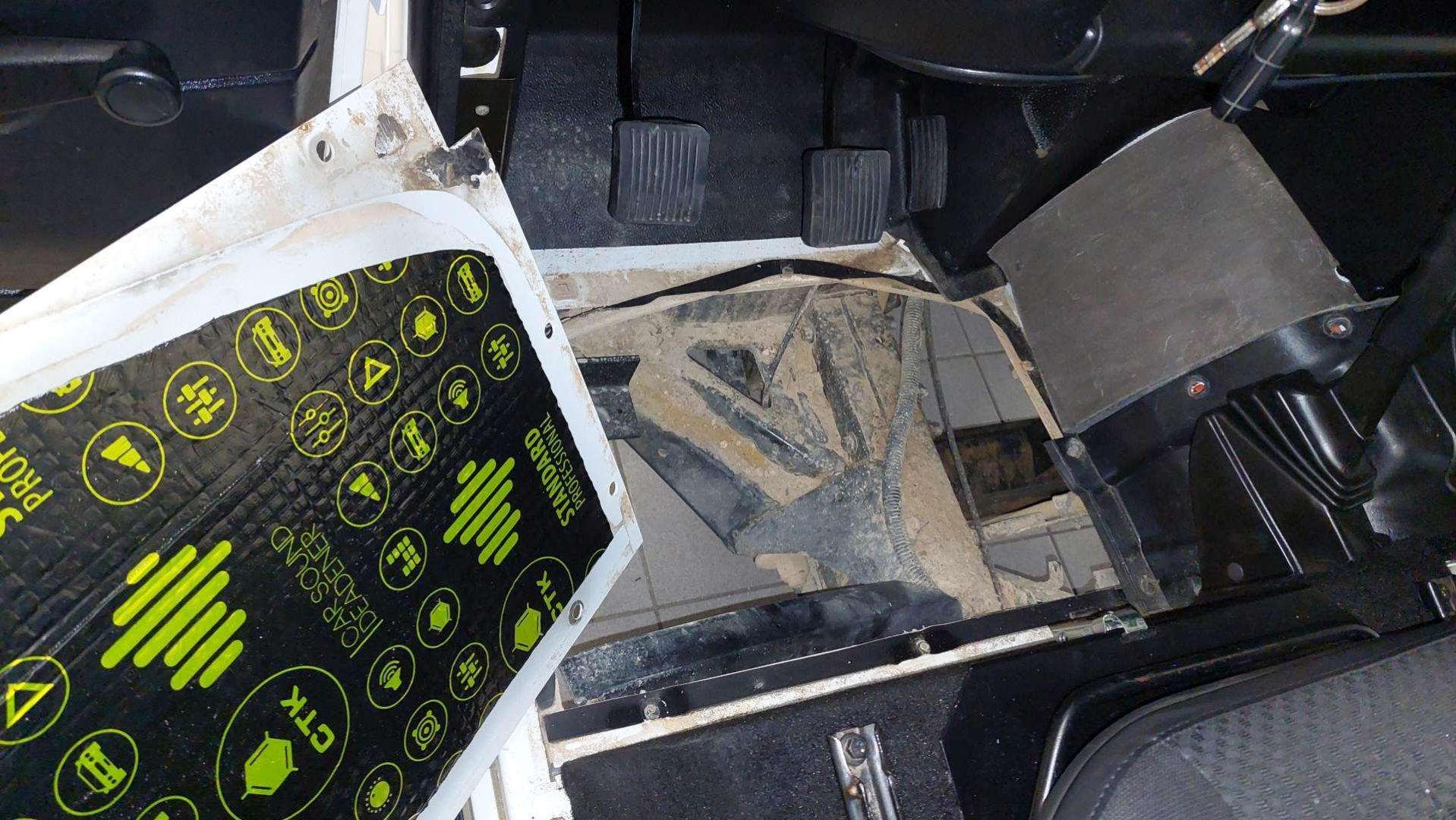 Land Rover Defender: zvočna izolacija 9