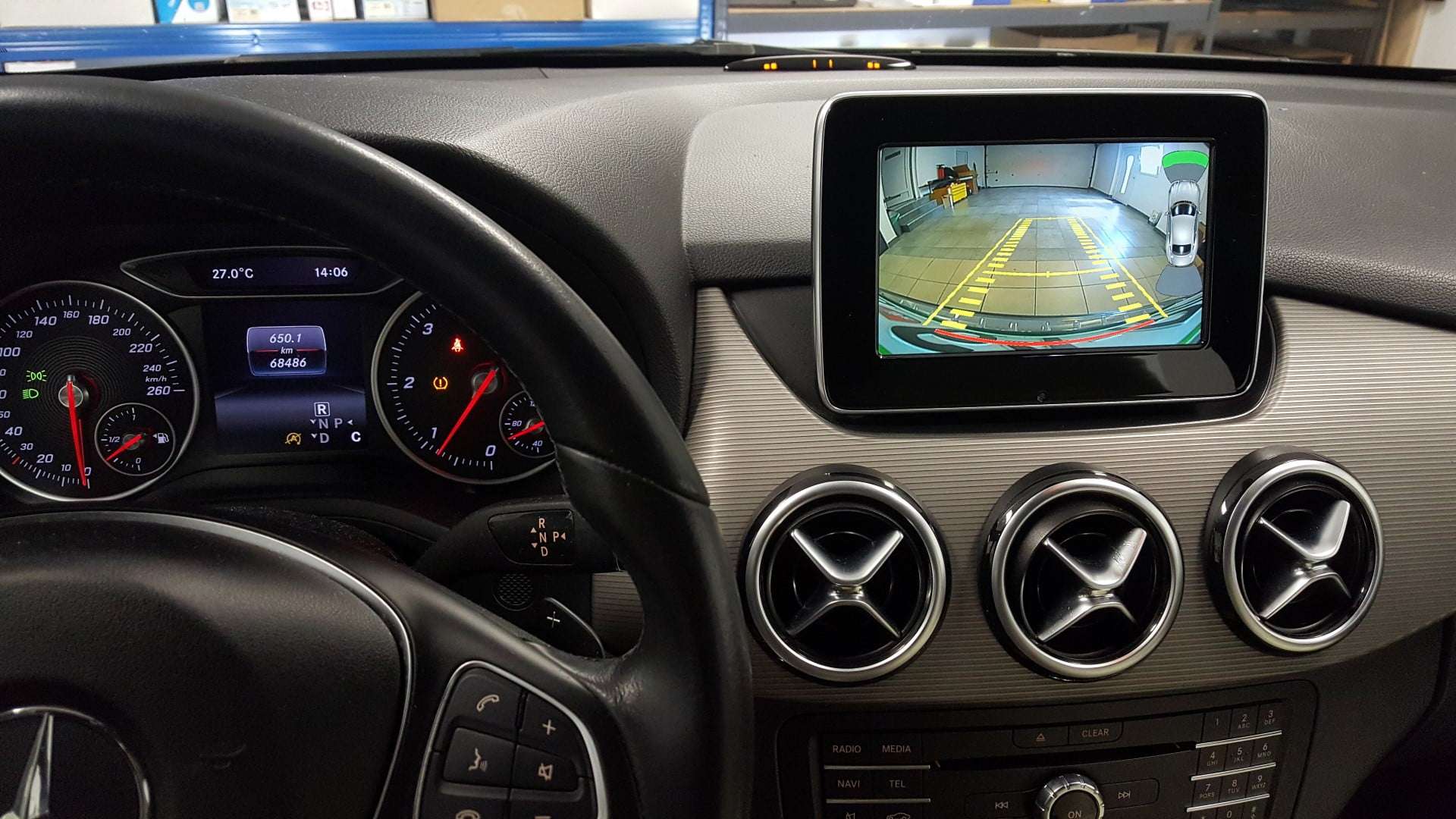 Mercedes B (2016) - kamera na original avtoradio 4