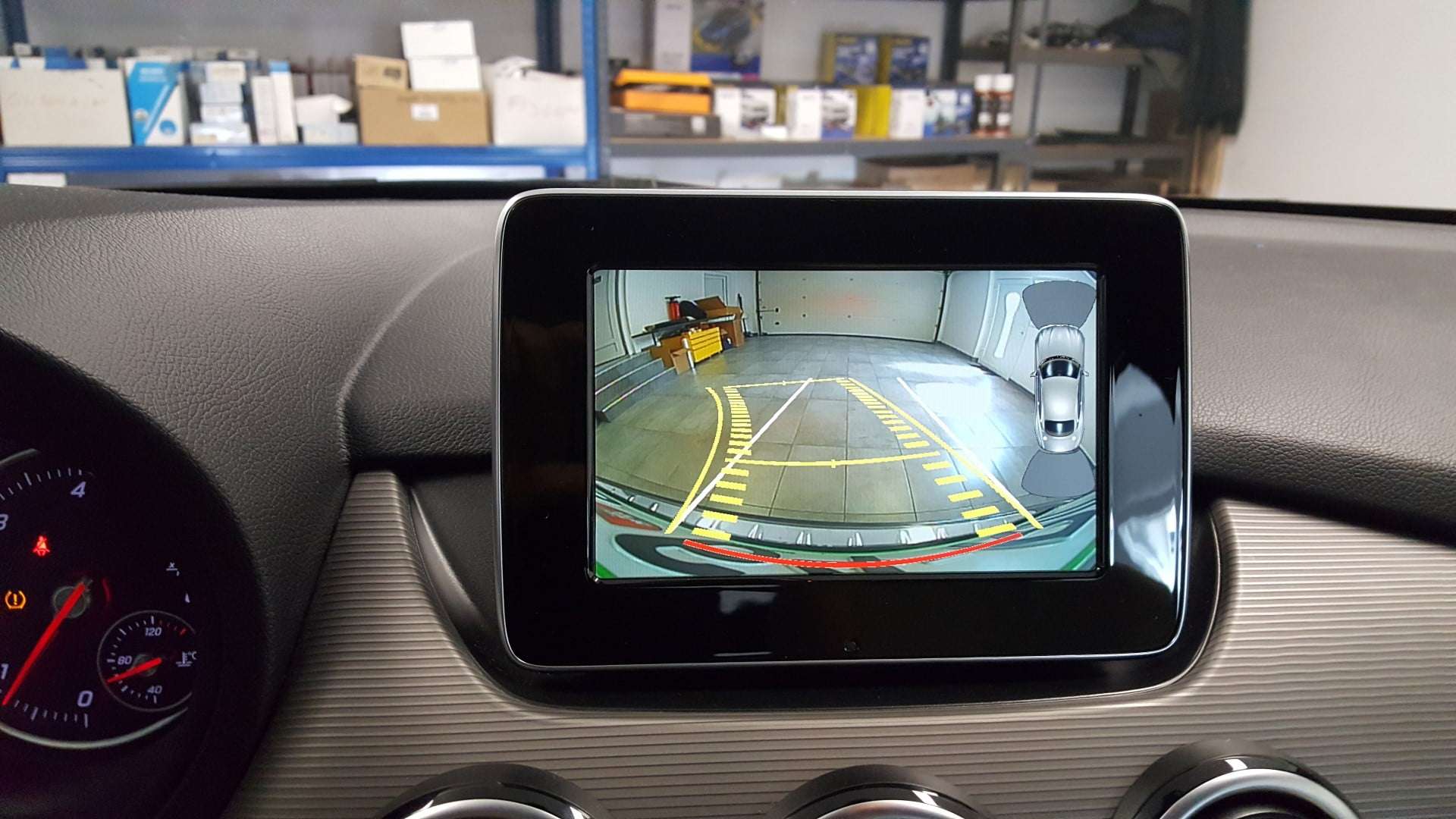 Mercedes B (2016) - kamera na original avtoradio 5