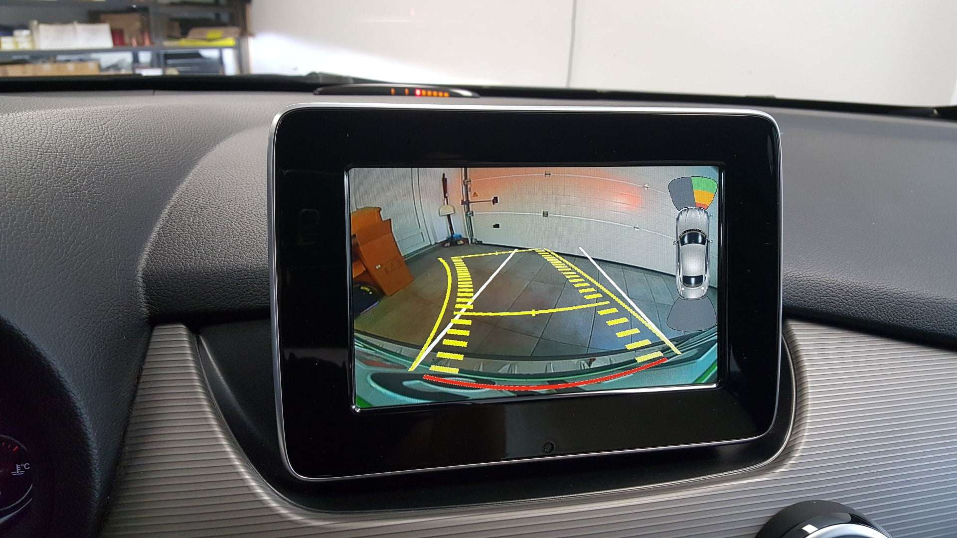 Mercedes B (2016) - kamera na original avtoradio 6