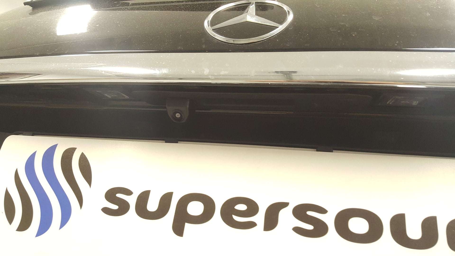 Mercedes C (2016) - kamera zadaj in spredaj na tovarniško vgrajenem LCD zaslonu 5