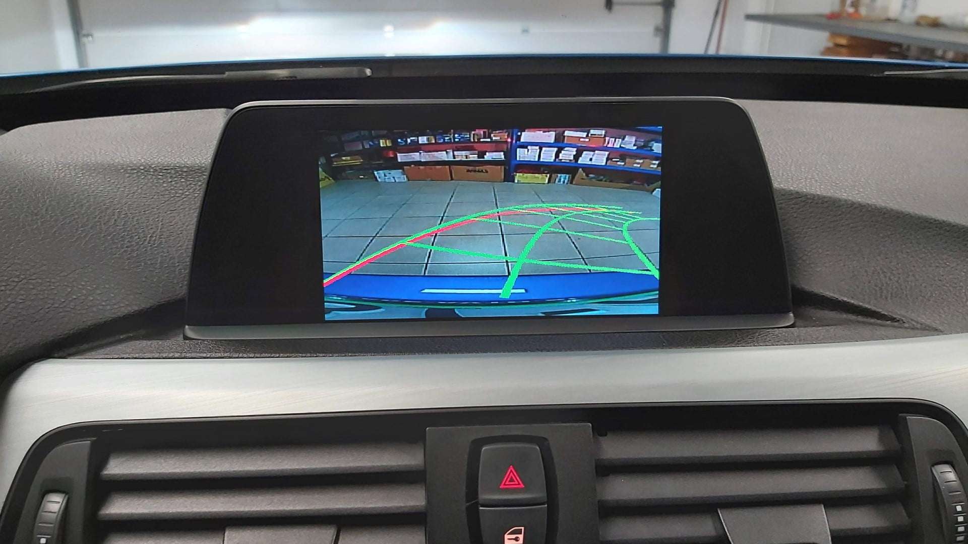 BMW 3GT F34, kamera na tovarniškem LCD zaslonu 5