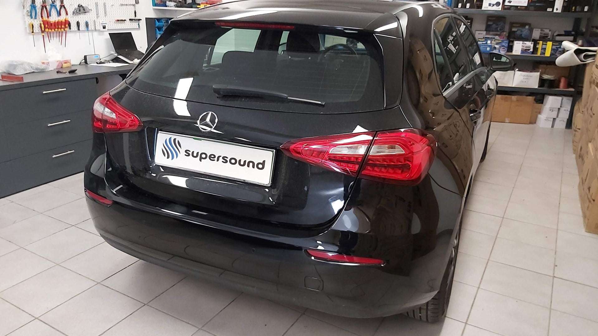 Mercedes A (2019) - zadnji parkirni senzorji 2