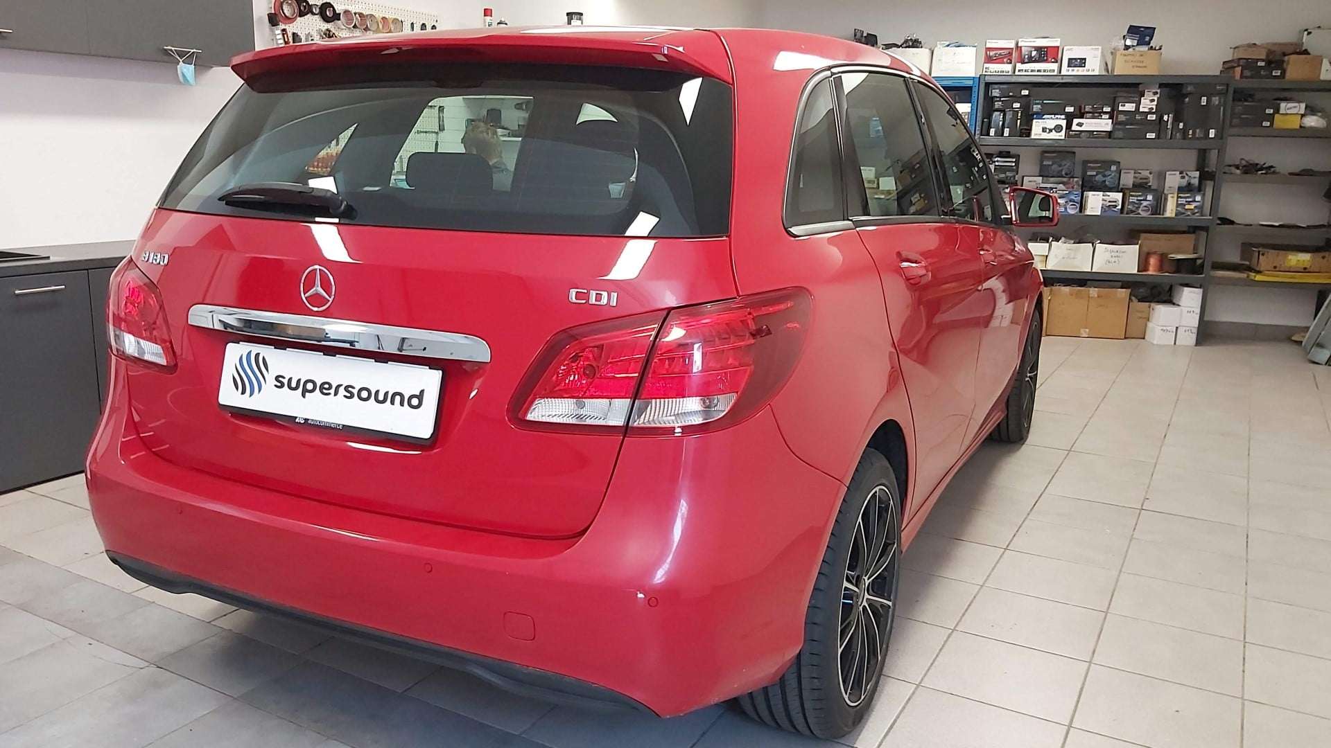 Mercedes B (2015) - zadnji parkirni senzorji z LED prikazovalnikom 2