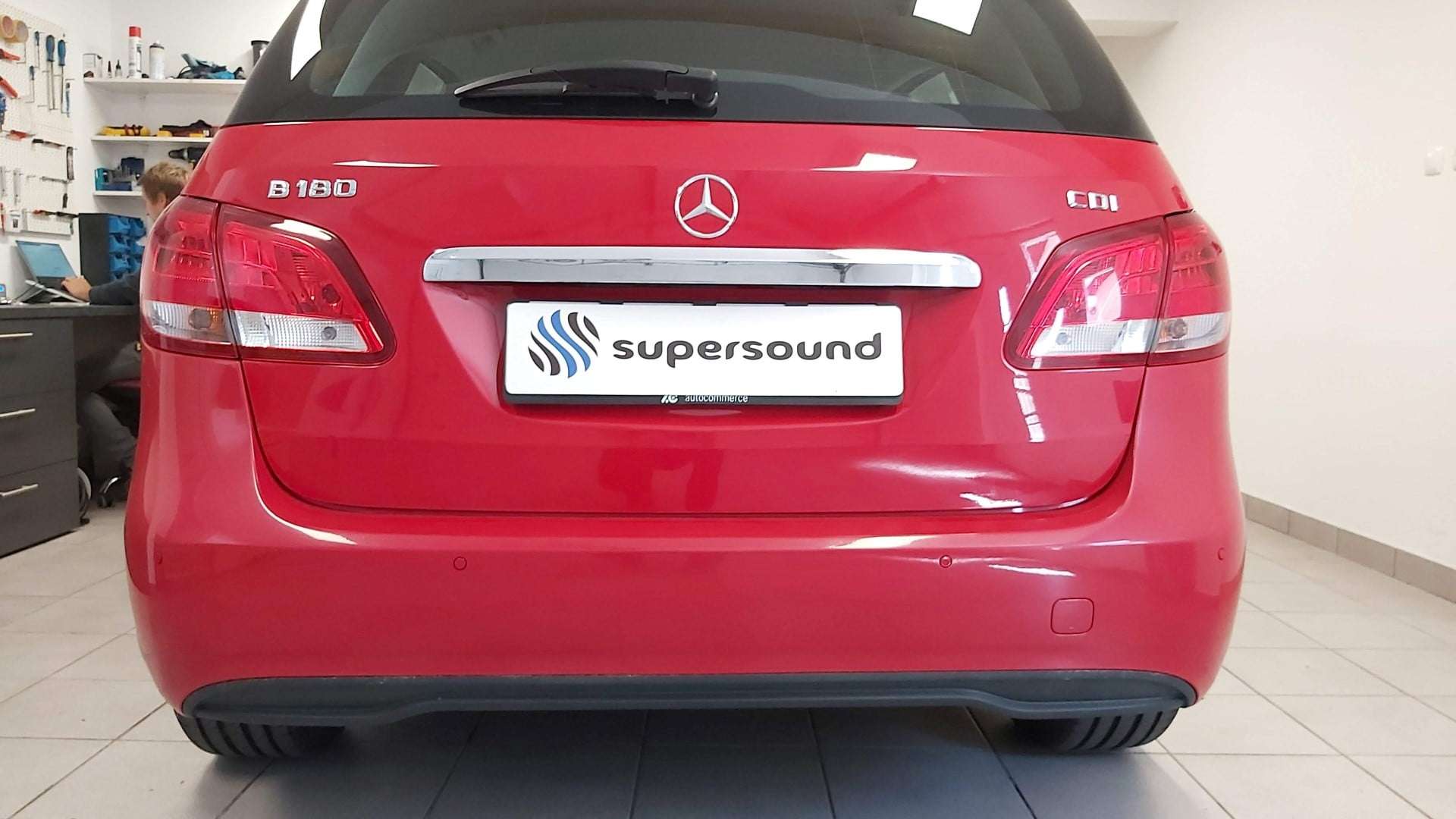 Mercedes B (2015) - zadnji parkirni senzorji z LED prikazovalnikom 3