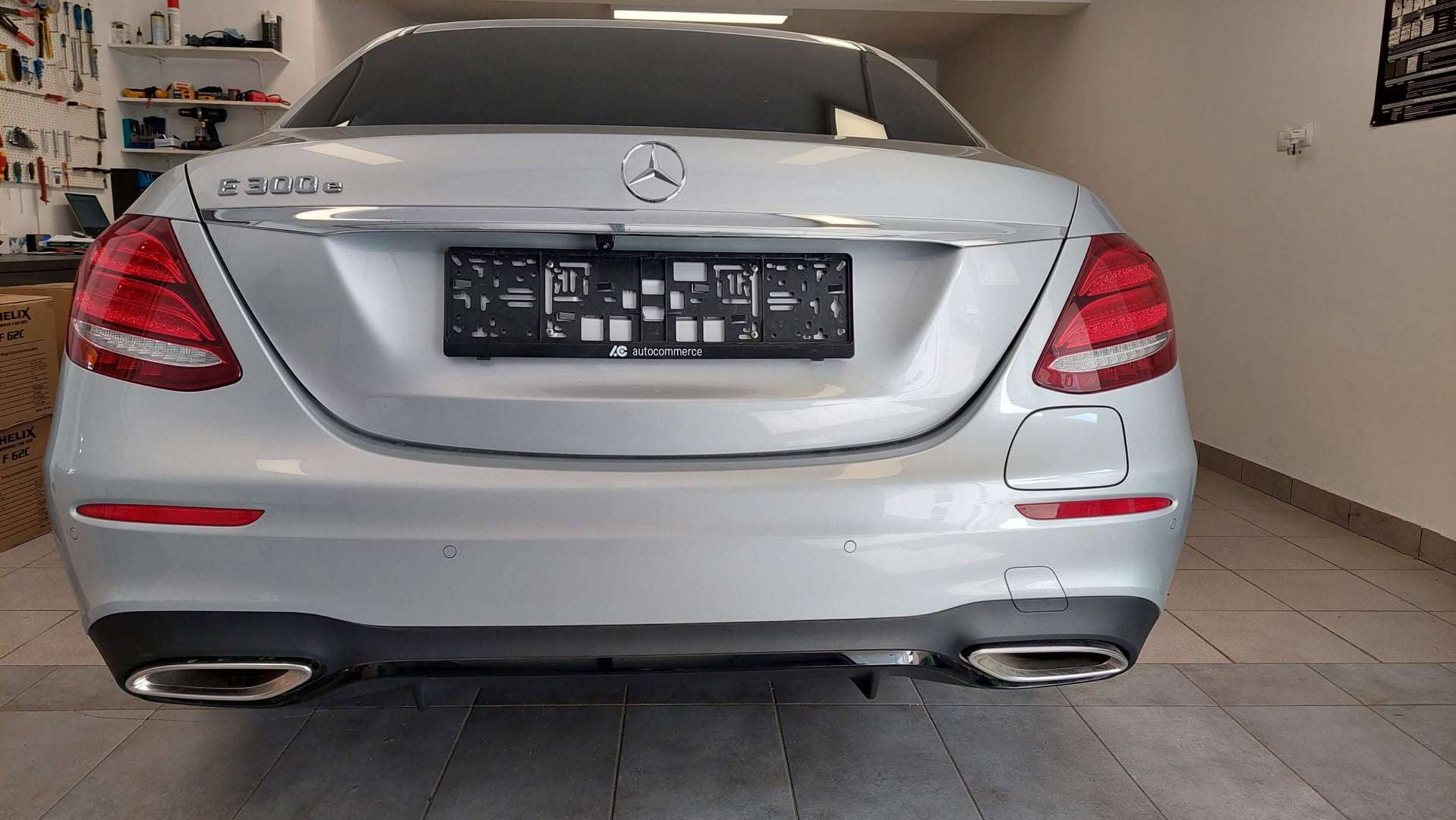 Mercedes E W213 (2019) - vzvratna kamera na tovarniško vgrajenem LCD zaslonu (MBUX) ter parkirni senzorji spredaj in zadaj 5