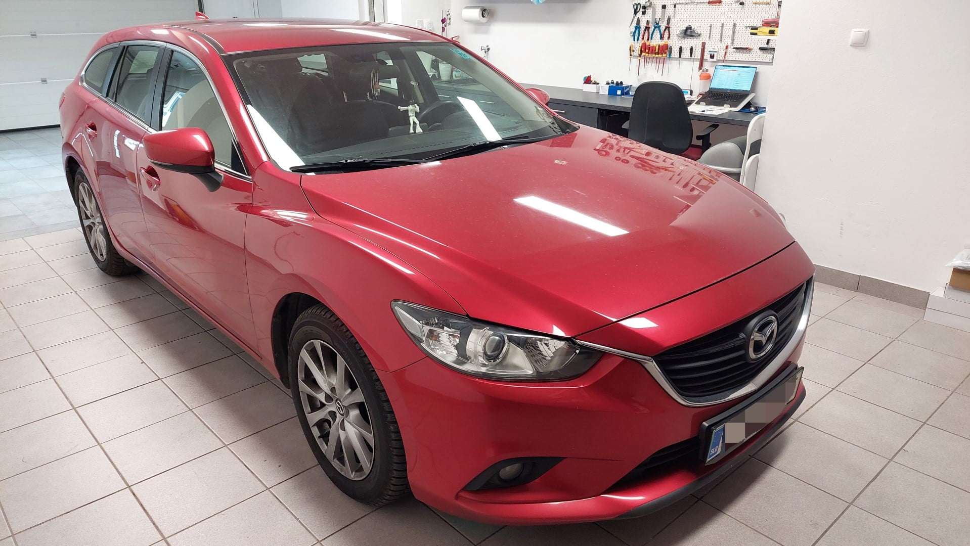 Mazda 6 (2017) - kamera na tovarniško vgrajenem LCD zaslonu 1