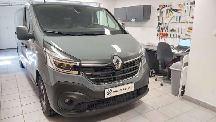 Renault Trafic - kamera na tovarniškem MediaNav radiu 6