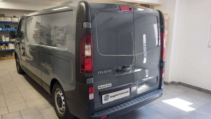 Renault Trafic - kamera na tovarniškem MediaNav radiu 2