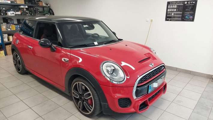 Mini Cooper JCW (2016) - kamera na tovarniško vgrajen LCD zaslon (NBT) 1