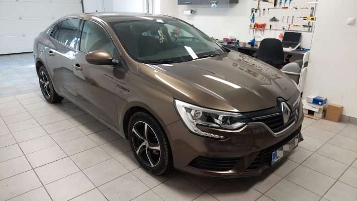 Renault Megane 4 GrandCoupe (2017) – kamera na 7inch LCD v ogledalu 3