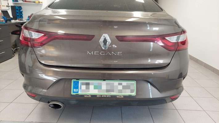 Renault Megane 4 GrandCoupe (2017) – kamera na 7inch LCD v ogledalu 2