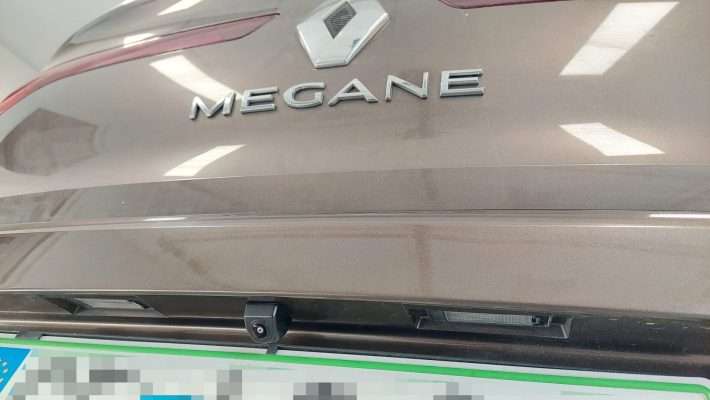 Renault Megane 4 GrandCoupe (2017) – kamera na 7inch LCD v ogledalu 3