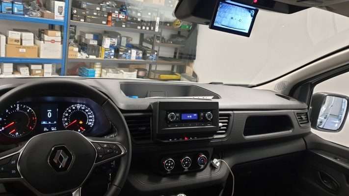 Renault Trafic (2022) – Kamera na 7" LCD 4