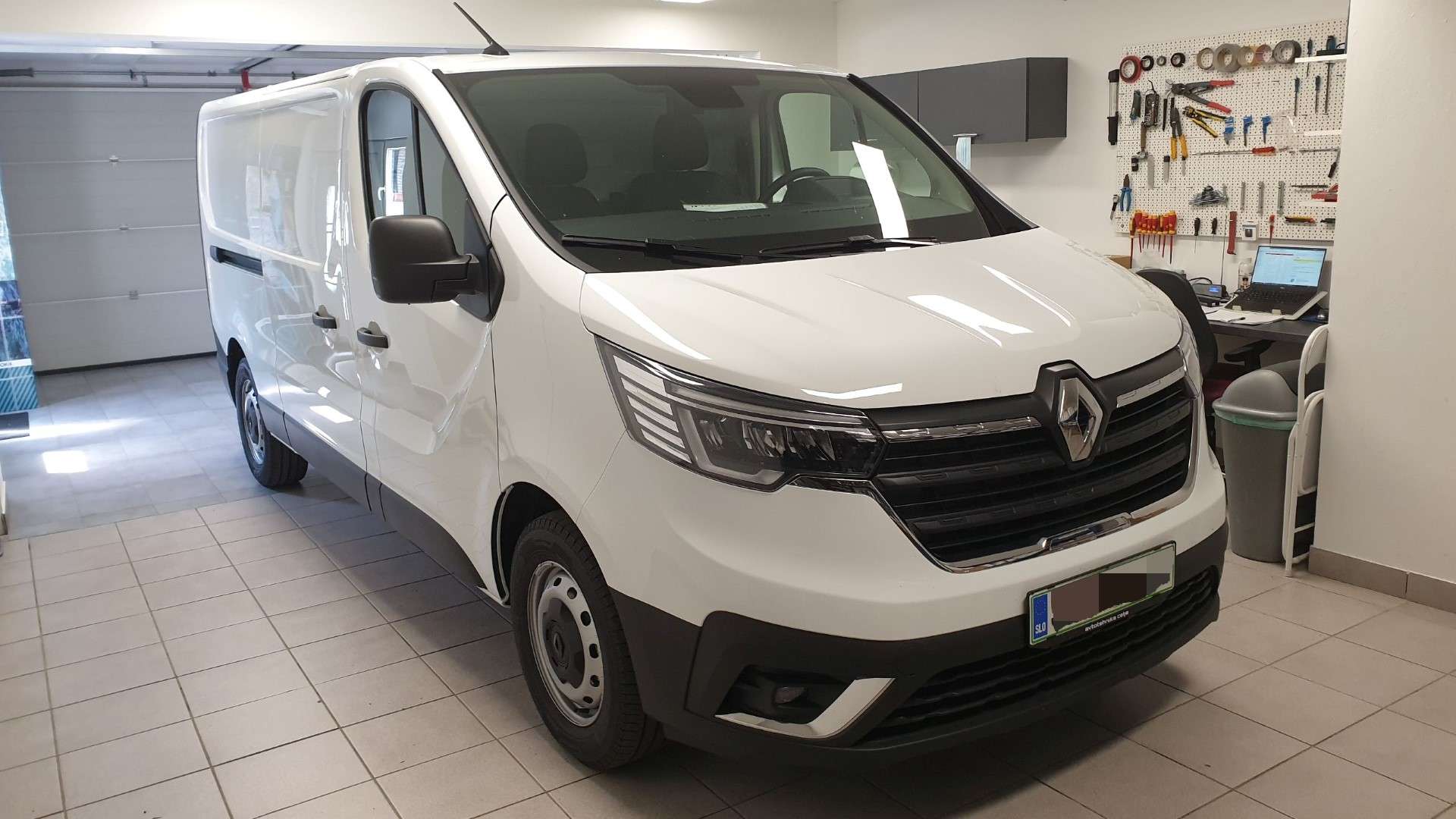 Renault Trafic (2022) – Kamera na 7" LCD 1
