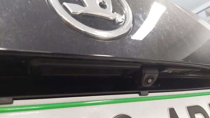 Škoda Superb (2018) – kamera na tovarniško vgrajenem LCD zaslonu 3