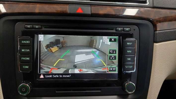 Škoda Superb (2014) – kamera na tovarniško vgrajenem LCD zaslonu 5