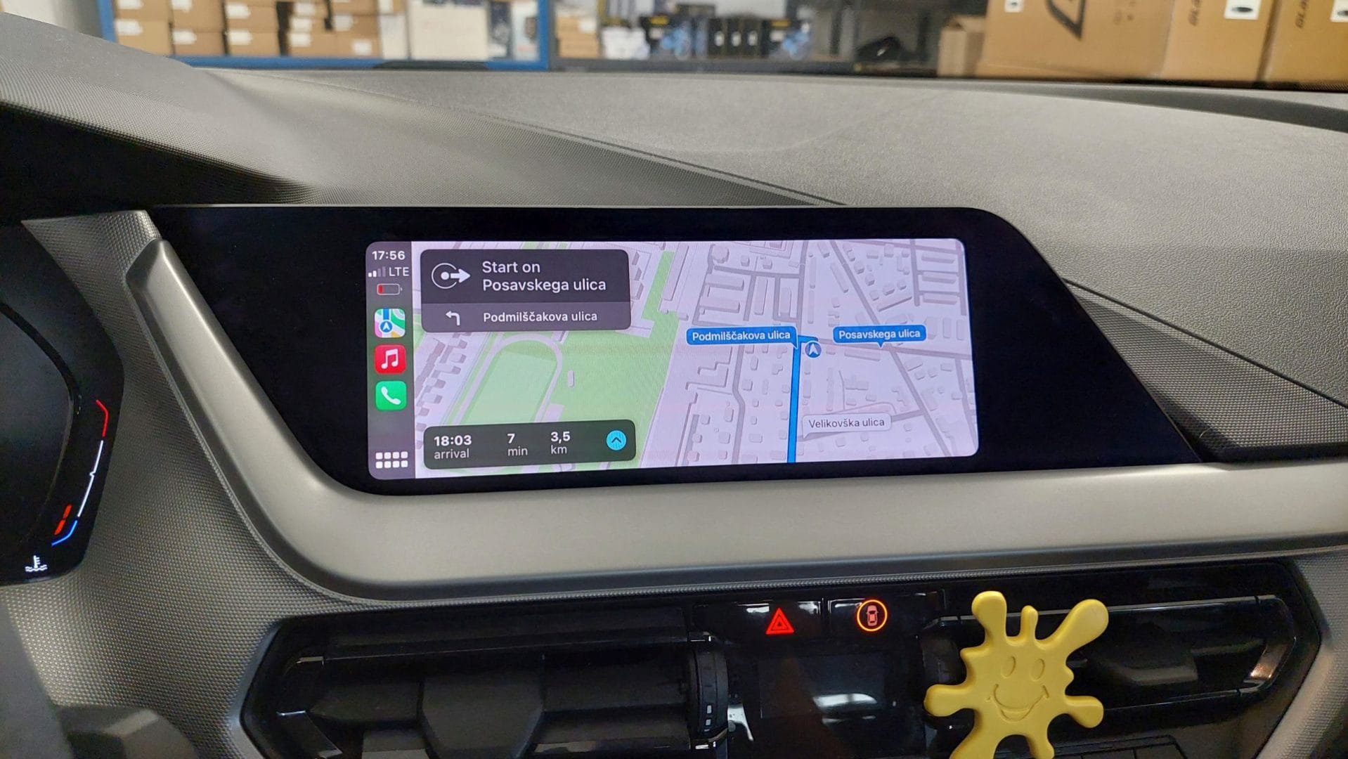 BMW serije 1 (F40) - parkirni senzorji spredaj+zadaj ter CarPlay vmesnik 10