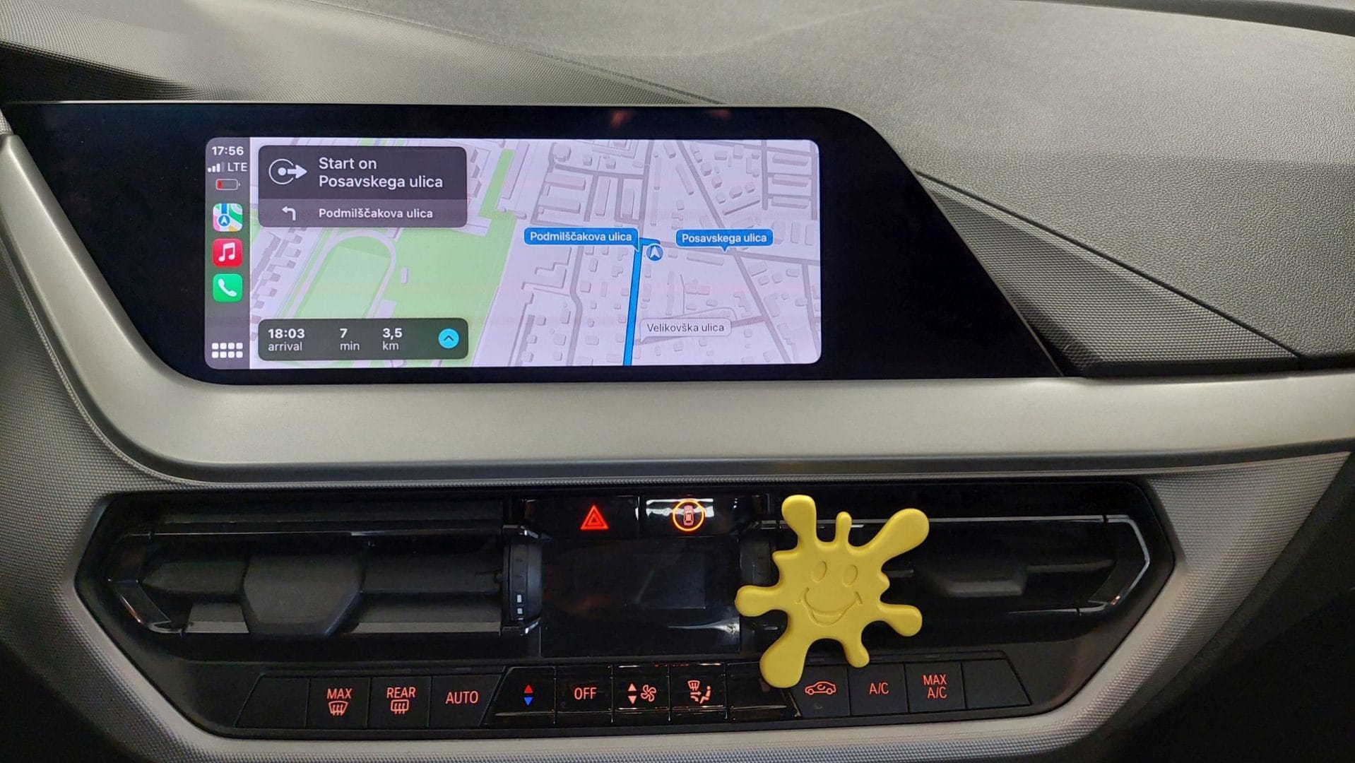 BMW serije 1 (F40) - parkirni senzorji spredaj+zadaj ter CarPlay vmesnik 9