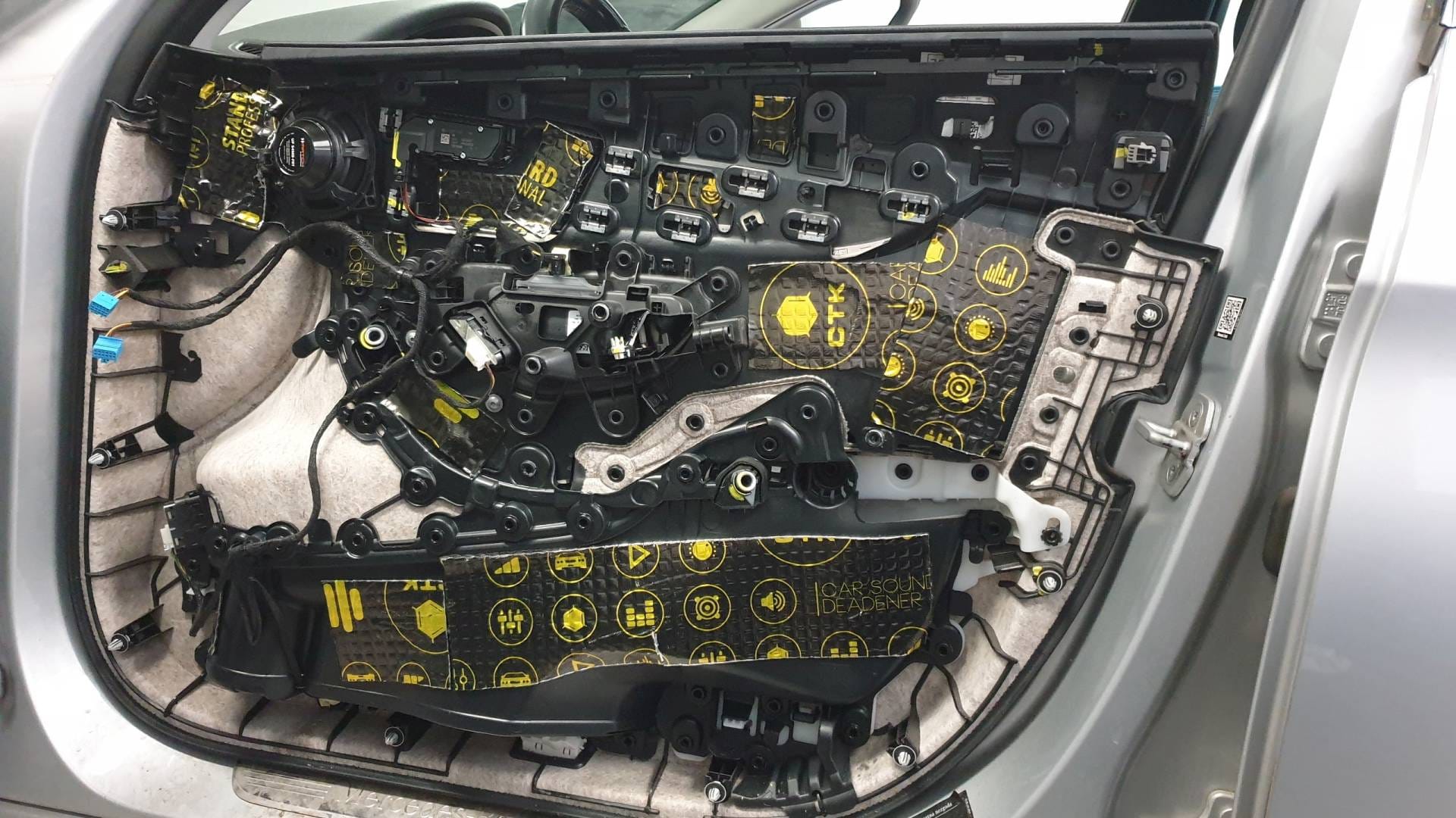 Mercedes C (2015) - Premium nadgradnja ozvočenja 14