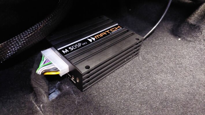 VW Arteon - ojačevalec, nizkotonec in izolacija 2