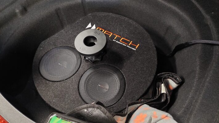 VW Arteon - ojačevalec, nizkotonec in izolacija 4