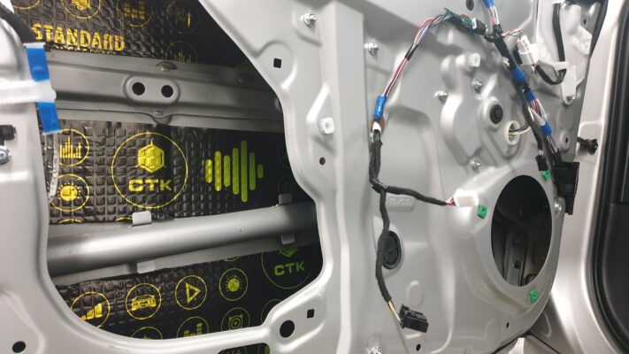 Toyota Corolla karavan (2022) - ojačevalec in nizkotonec Match 7