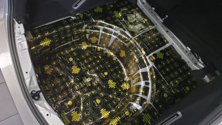 Toyota Corolla karavan (2022) - ojačevalec in nizkotonec Match 9