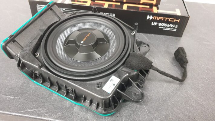 BMW 5 (2021) - bas zvočniki in DSP ojačevalec 4