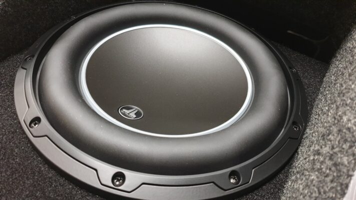 Audi A4 Avant (2020) - ojačevalec Helix in zvočniki DLS 5