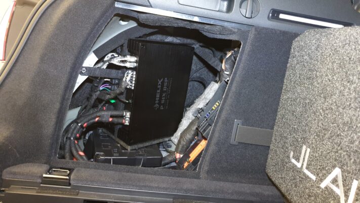 Audi A4 Avant (2020) - ojačevalec Helix in zvočniki DLS 7