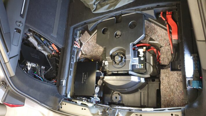 Audi A4 Avant (2020) - ojačevalec Helix in zvočniki DLS 8