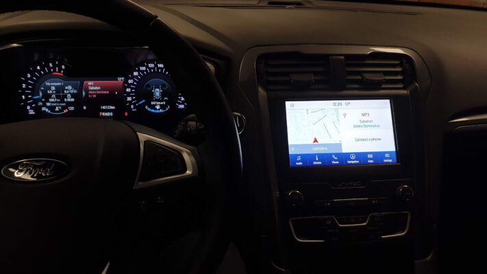 Ford Mondeo karavan (2020) - vzvratna kamera na Sync3 5