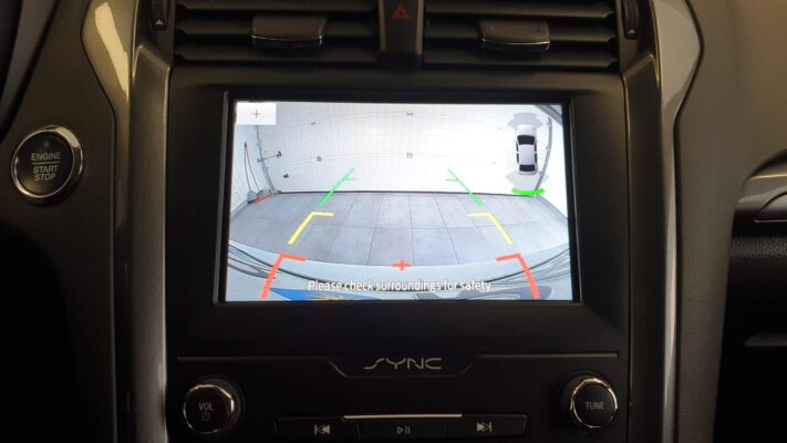 Ford Mondeo karavan (2020) - vzvratna kamera na Sync3 4