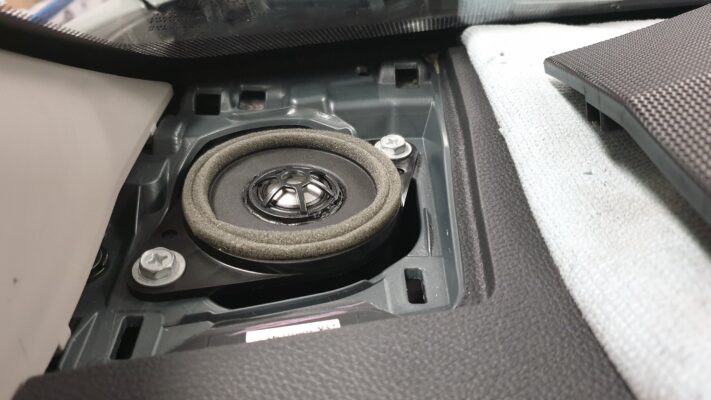 Toyota RAV4 Hybrid (2022) - kompletna izolacija in Helix zvočniki 2