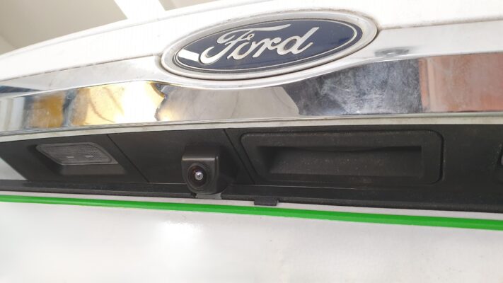 Ford Mondeo karavan (2020) - vzvratna kamera na Sync3 2