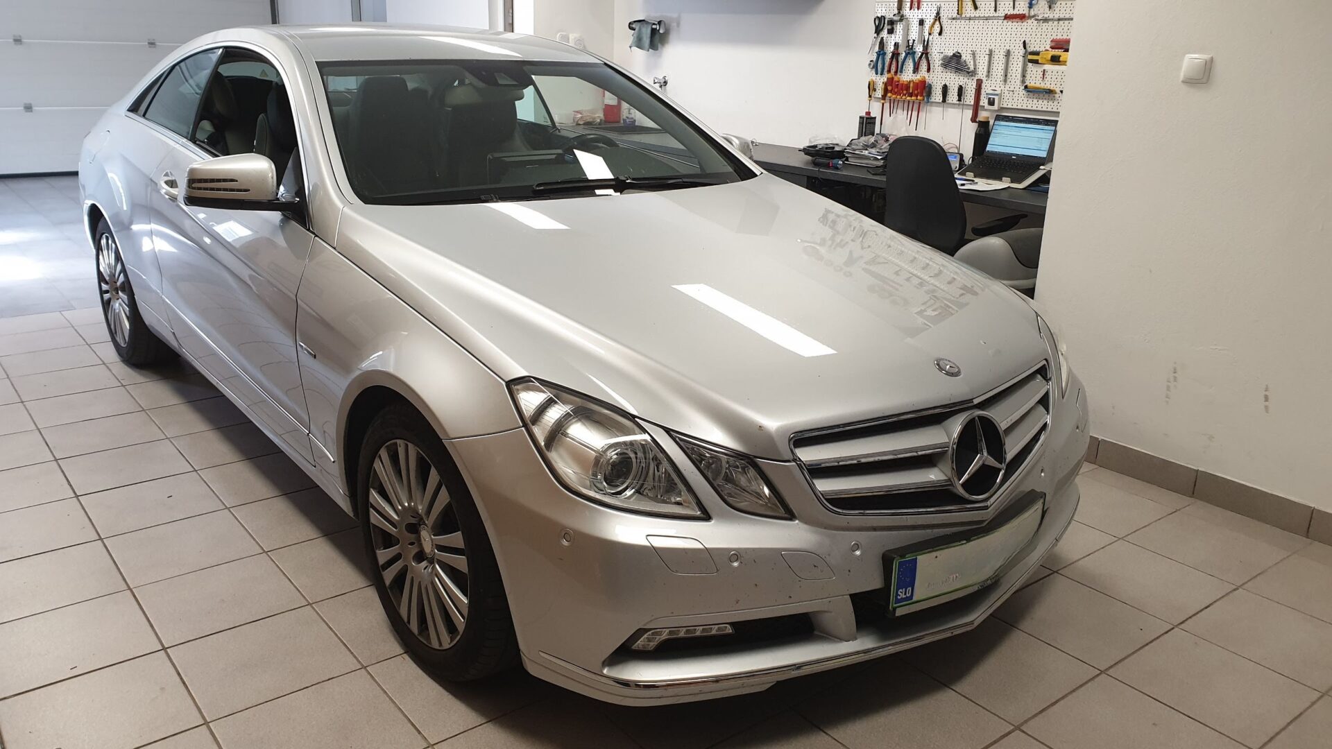 Mercedes E (2010) - kitajski zaslon in kamera 1