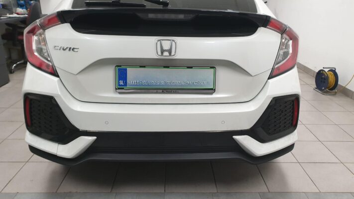 Honda Civic (2019) - izolacija in parkirni senzorji 9