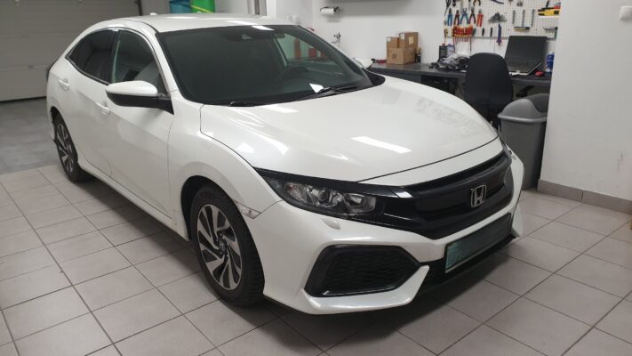 Honda Civic (2019) - izolacija in parkirni senzorji 8