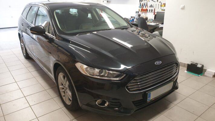 Ford Mondeo karavan (2015) - vzvratna kamera na Sync2 10