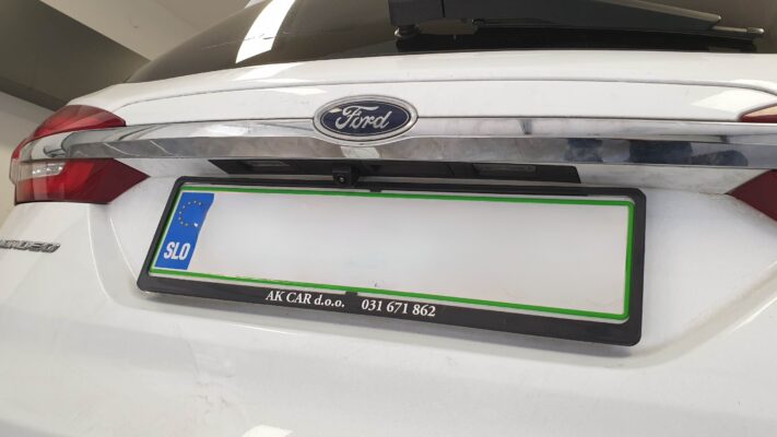 Ford Mondeo karavan (2020) - vzvratna kamera na Sync3 3