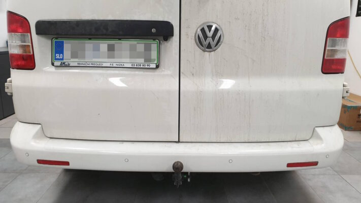 VW Caravelle (2021) - avtoradio s kamero in parkirni senzorji z LCD prikazom 6