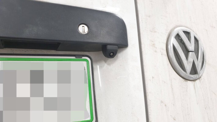 VW Caravelle (2021) - avtoradio s kamero in parkirni senzorji z LCD prikazom 7