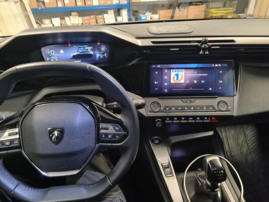 Peugeot 308 (2022) - kamera na OEM zaslon, sprednji senzorji 2