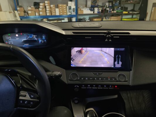 Peugeot 308 (2022) - kamera na OEM zaslon, sprednji senzorji 3