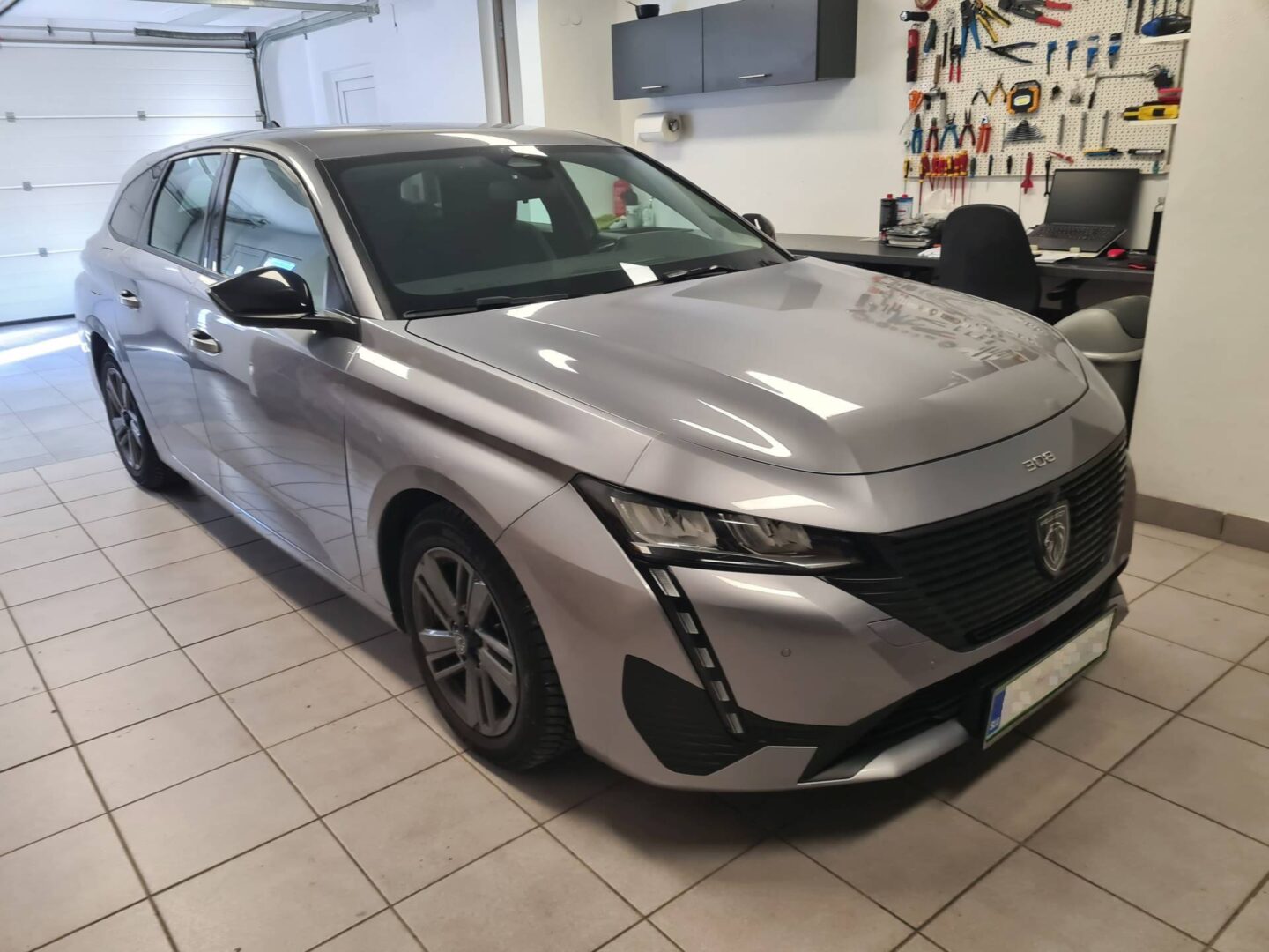 Peugeot 308 (2022) - kamera na OEM zaslon, sprednji senzorji 1