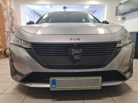 Peugeot 308 (2022) - kamera na OEM zaslon, sprednji senzorji 11