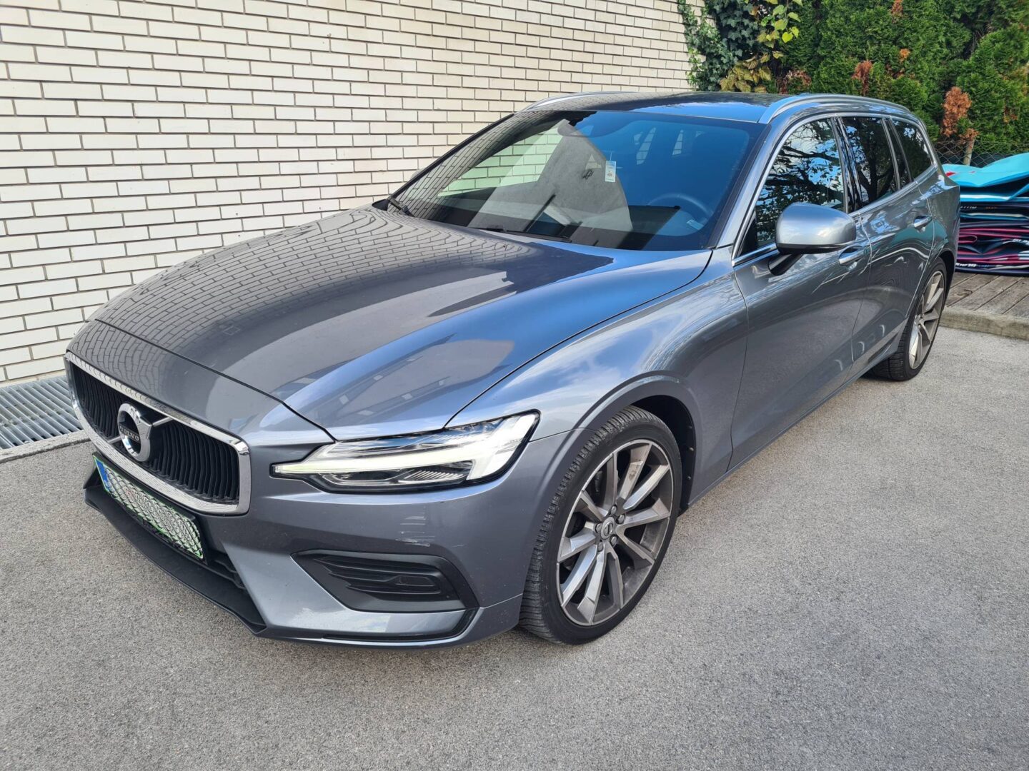 Volvo V60 (2018) - kamera na OEM (Sensus) 1
