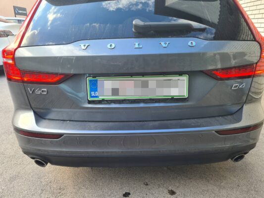 Volvo V60 (2018) - kamera na OEM (Sensus) 9